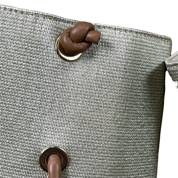 Tommy Bahama Metallic Gold Blanchey Thong Sandals 10M - Picture 4 of 9